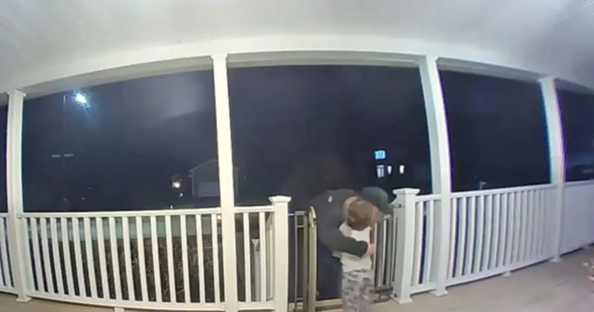 Sweet Toddler Hugs Pizza Delivery Man Not Knowing He’d Just Lost His Own Child