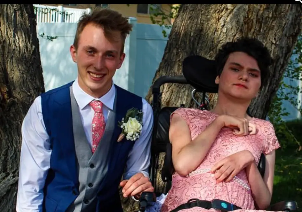 Teen Takes Girl With Special Needs To Prom When Her Original Date Backs