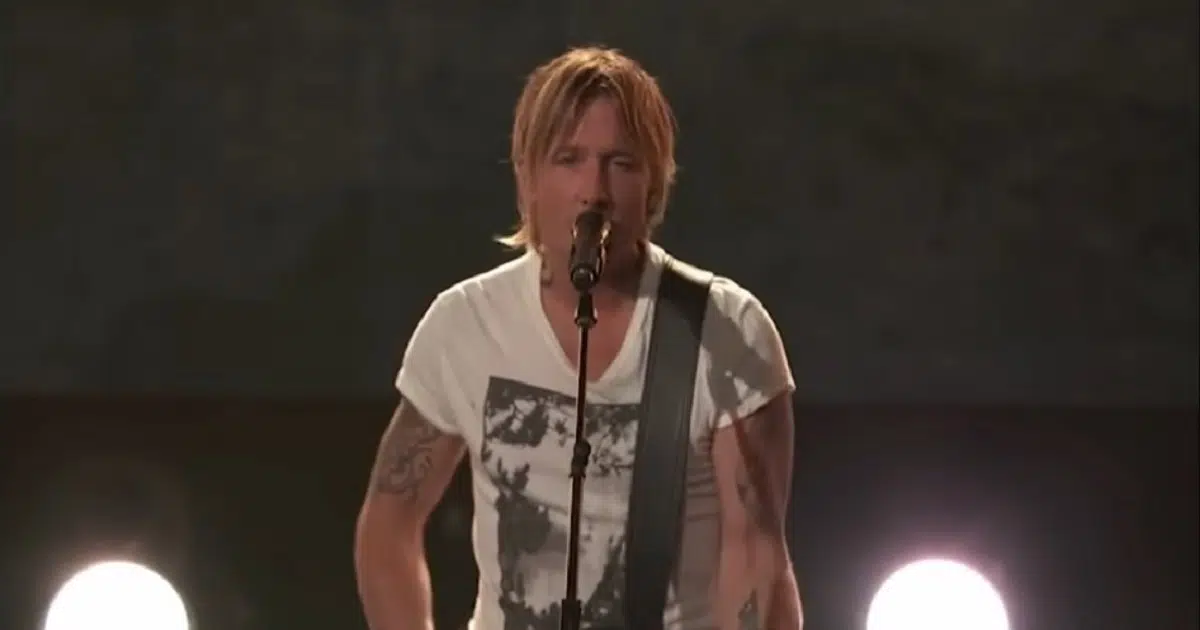 Keith Urban’s Emotional 70s Tribute Leaves Audience in Tears