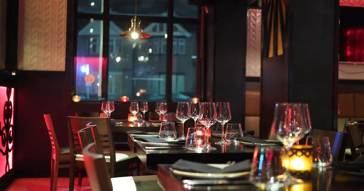 The Real Reason Restaurants Refuse to Seat You Until Your Entire Party Arrives