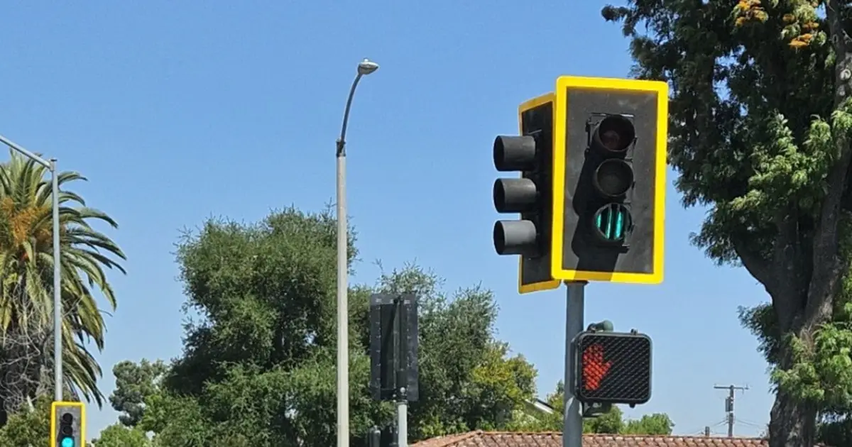 What a Yellow Border on a Traffic Light Means