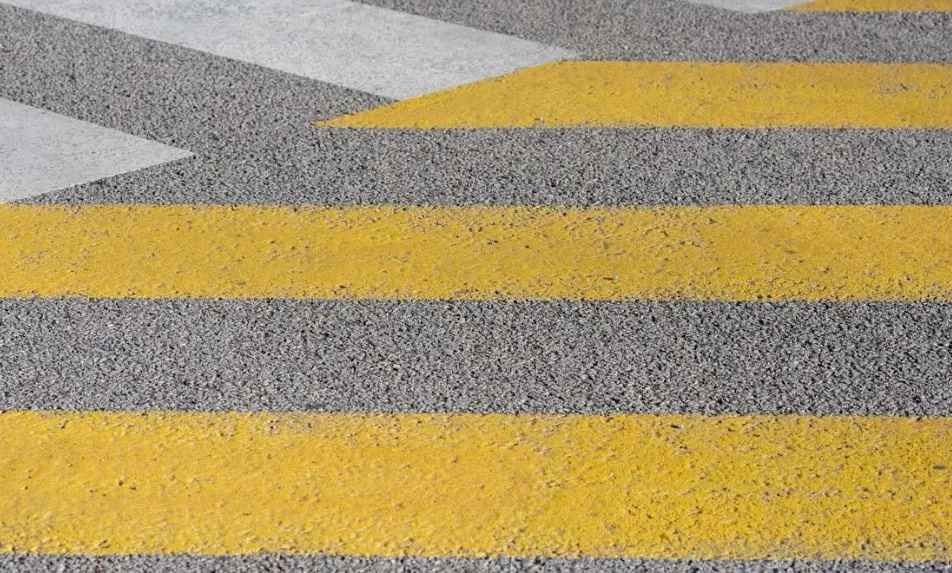yellow road lines